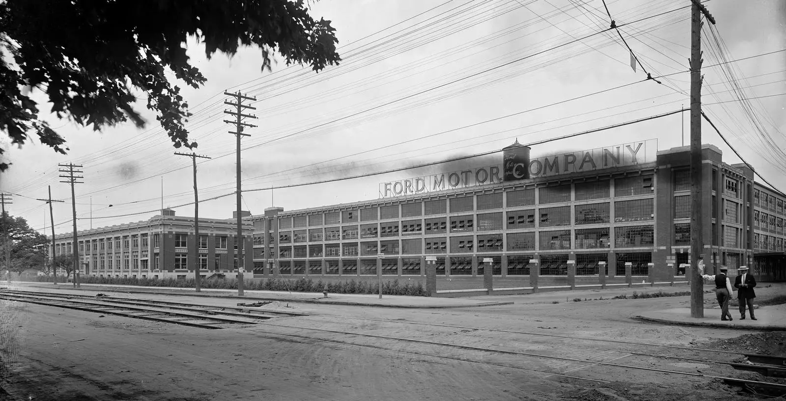 Ford’s Highland Park plant, where the moving assembly line was born, 1910s.