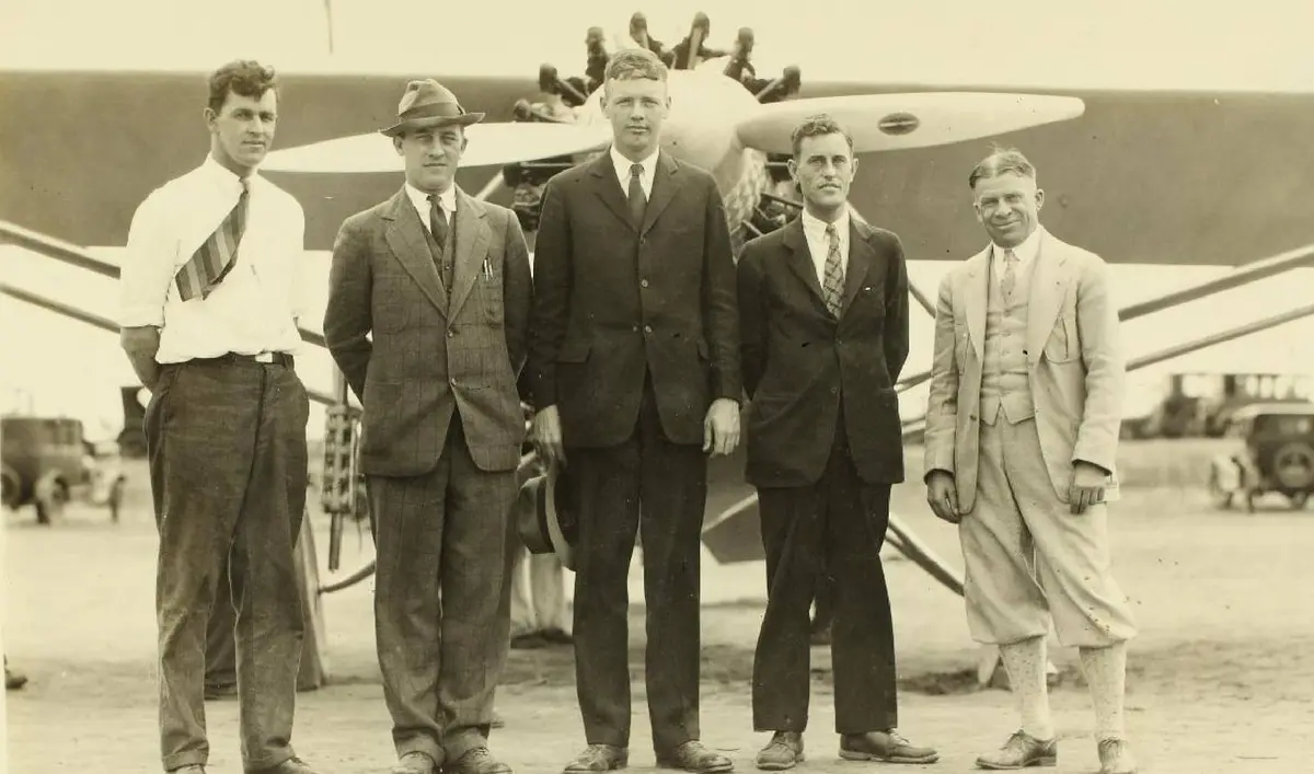 The men who built the Spirit in San Diego: Hawley Bowlus, B. F. Mahoney, Charles Lindbergh, Donald Hall and A. J. Edwards of Ryan Airlines, 1927.