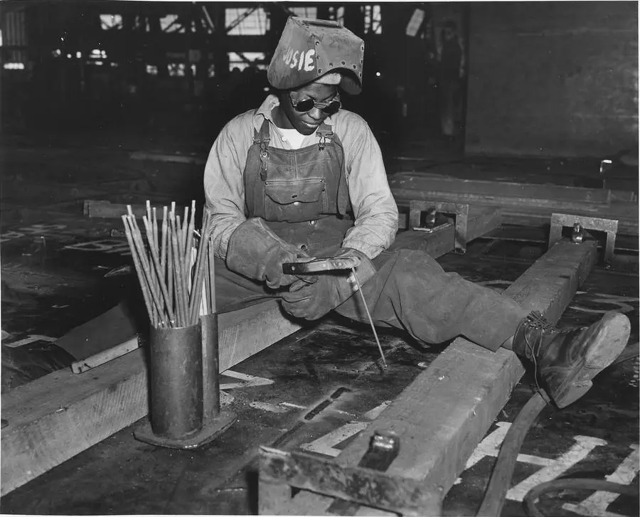Welder-trainee Josie Lucille Owens at work on the Liberty ship SS George Washington Carver, Kaiser Richmond, 1943.