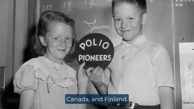 Two Polio Pioneers show off their badge.
