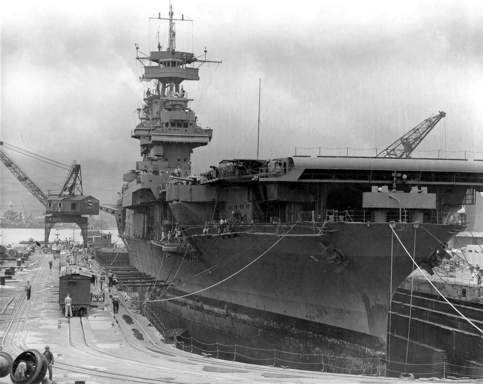 Yorktown in Dry Dock No. 1 at Pearl Harbor on 29 May 1942, two days after arriving from the Coral Sea; she sailed for Midway the next morning (80-G-13065).