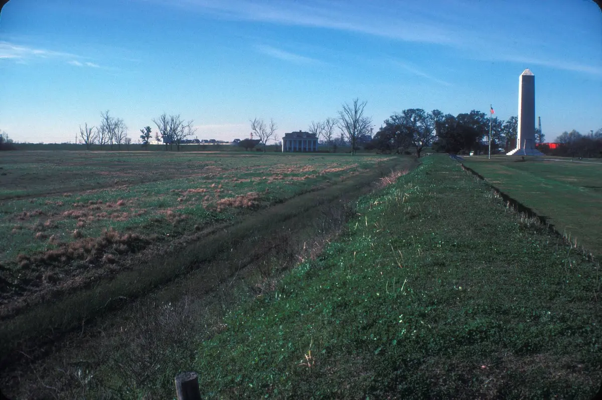 The Rodriguez Canal today, with the rebuilt rampart on the right and the Chalmette Monument beyond.