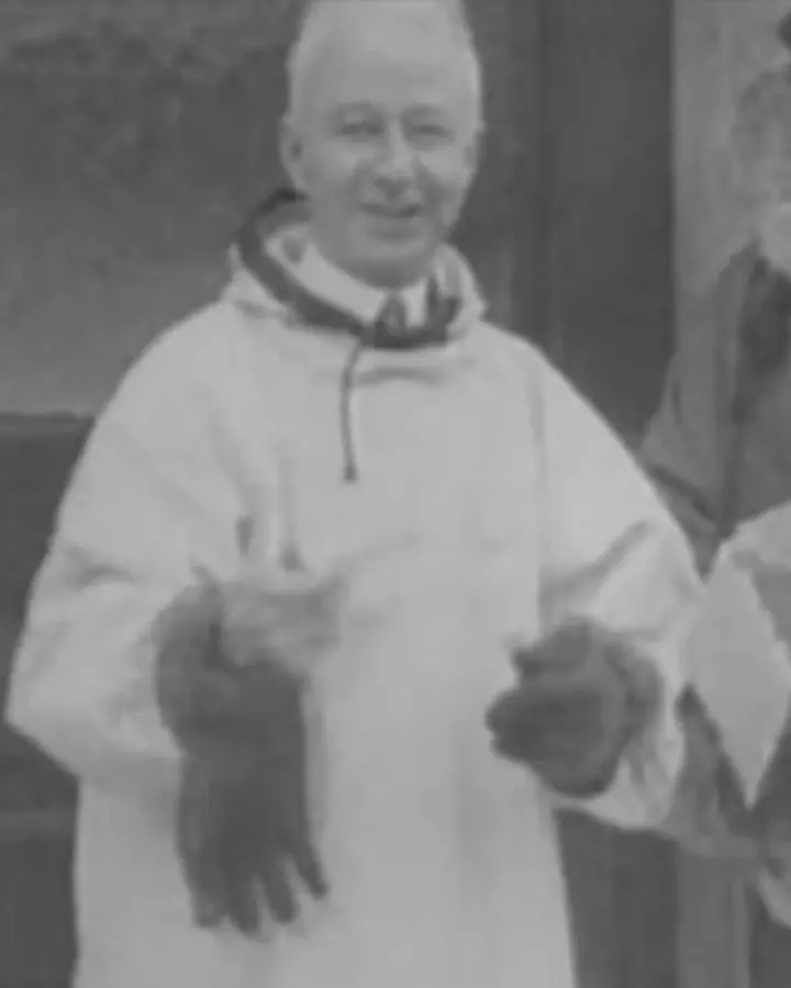Dr. Curtis Welch in Nome on 2 February 1925, from a Gaumont newsreel frame.