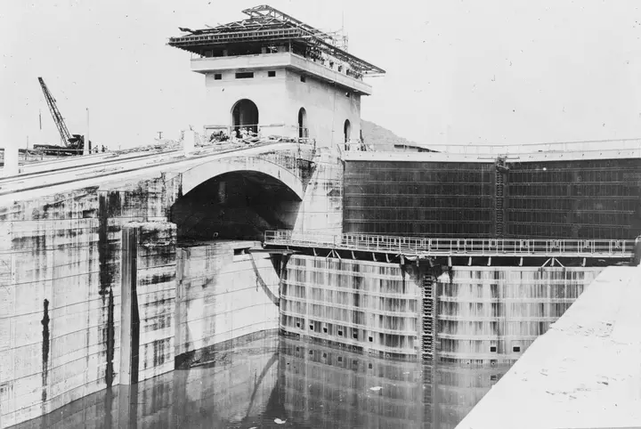 The Miraflores Locks with the control house nearing completion and the steel gates ready for the first ship, 1913
