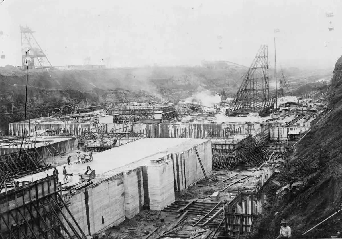 Concrete walls rise at the Gatun lock site under the cableway towers, 1910