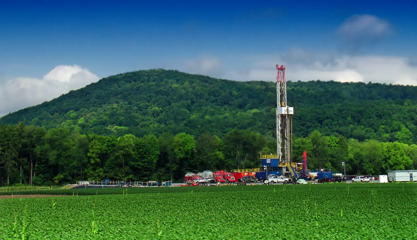 A Marcellus Shale gas rig along Pennsylvania Route 87 in Lycoming County, August 2012