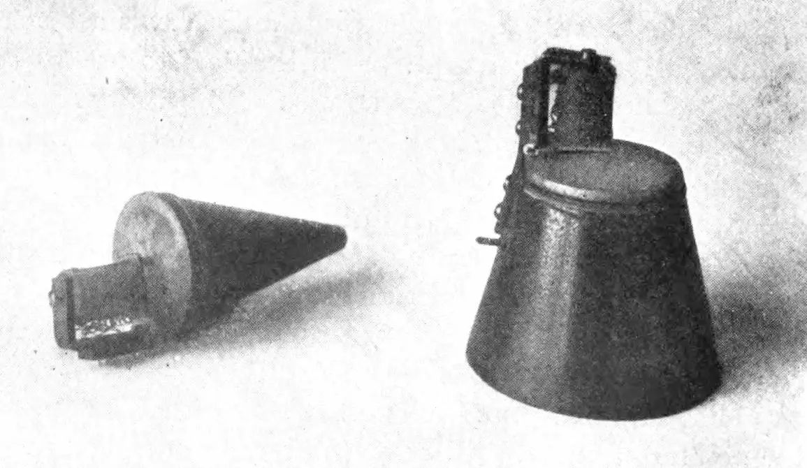 Bell’s 1876 telephone receiver and transmitter, the type he showed at the Centennial Exhibition in Philadelphia. From The Story of Great Inventions, 1910.